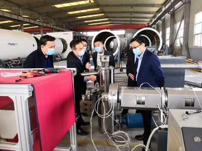 创新驱动未来 华仕达连续熔喷布生产线荣获国家发明专利，引领机械设备研发新高度